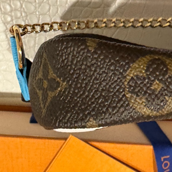 NWT LV mini Pochette Christmas collection 2022! - Picture 11 of 16